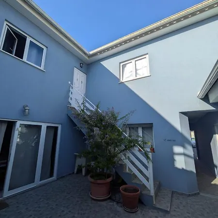 Apartment T2 Na Da - Yellow Door *